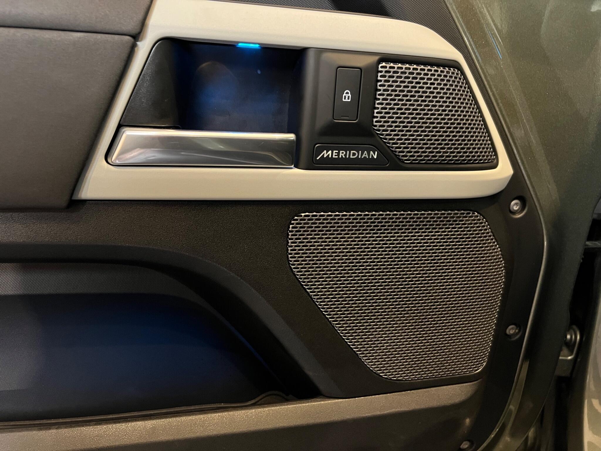 Land Rover Defender 110